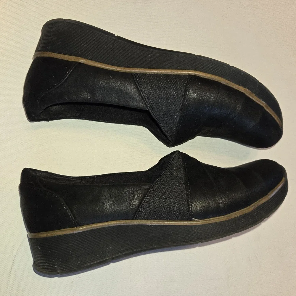 True Baretraps Gisela Black Low Wedge Slip‎ On Comfort Womens Loafer Shoe 9
